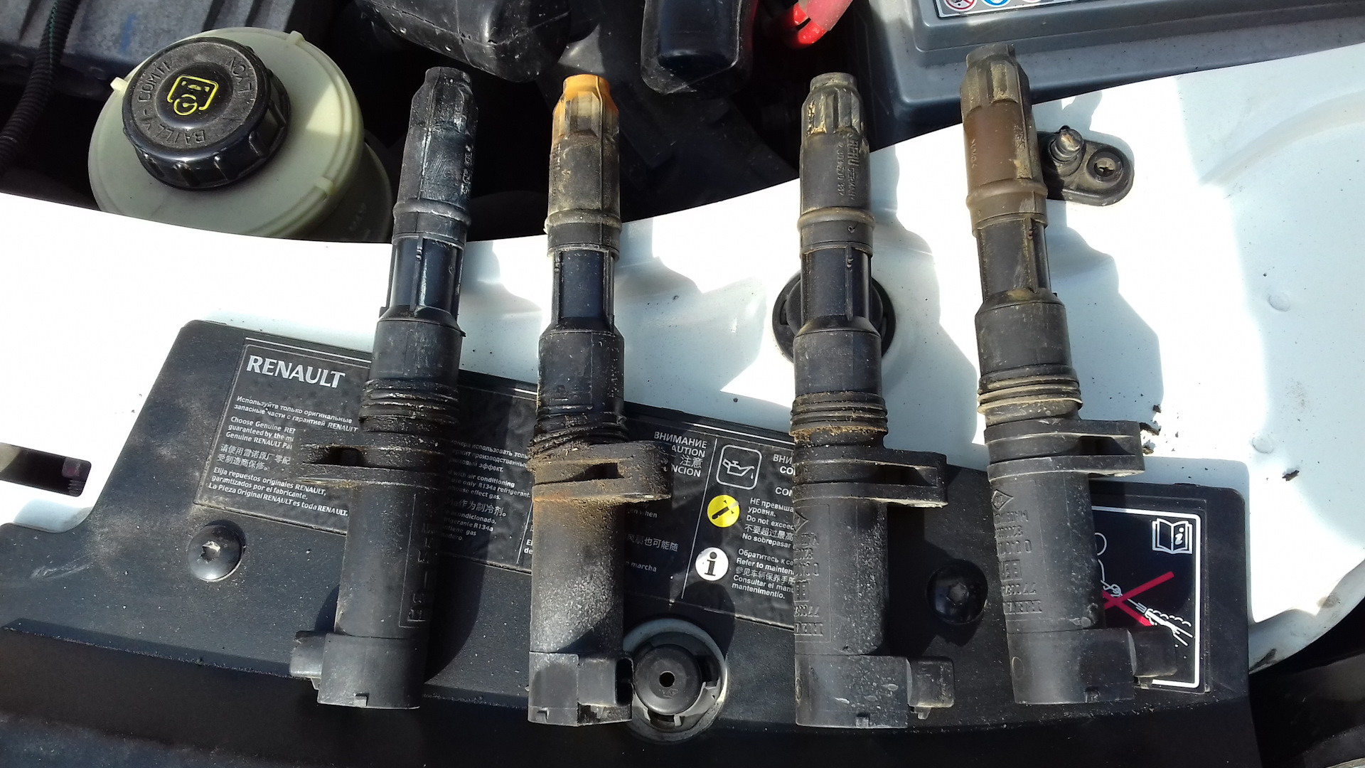 Почему моторное масло попадает в свечные колодцы двигателя? Советы автомеханика